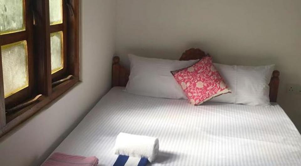 1 bedroom, premium bedding, desk