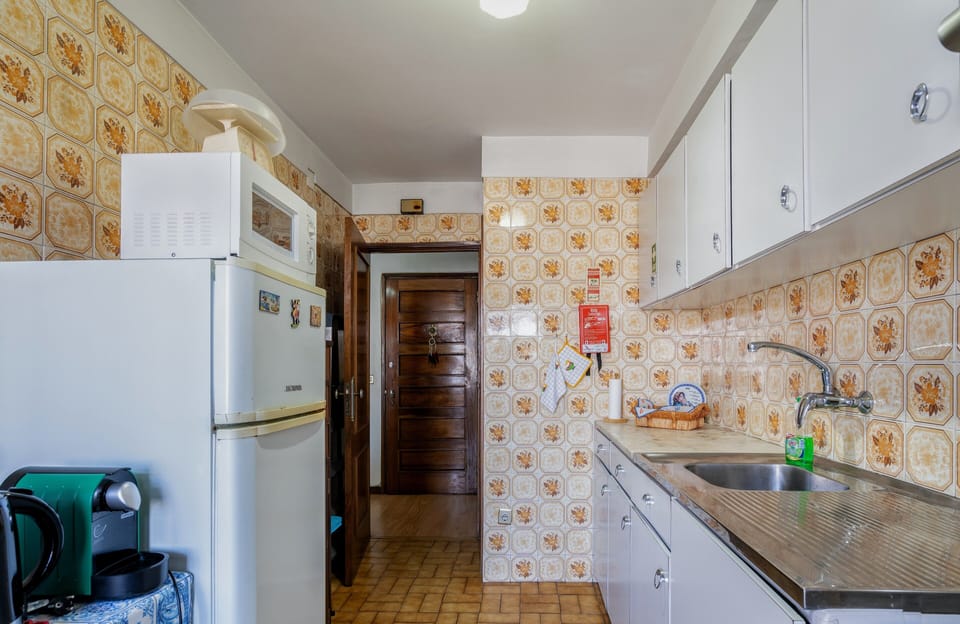 Traditional Apartment, 2 Bedrooms, Lanai, City View | Private kitchen | Full-size fridge, microwave, oven, stovetop