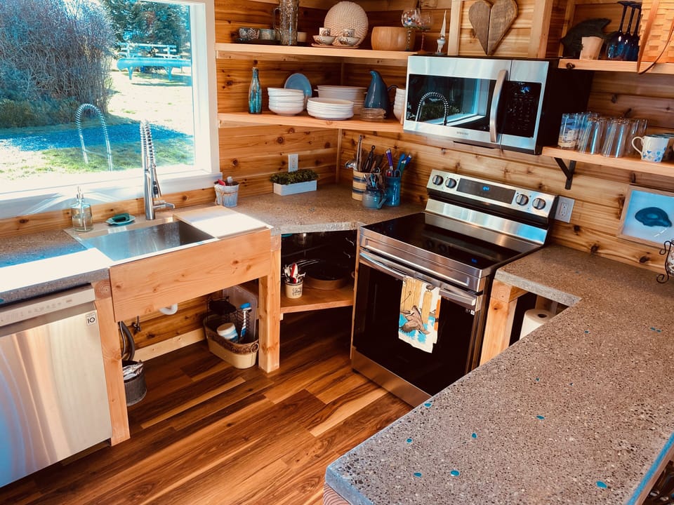 Premier Cottage, 1 Bedroom, Bay View, Sea Facing | Private kitchen | Coffee/tea maker, cookware/dishes/utensils, paper towels