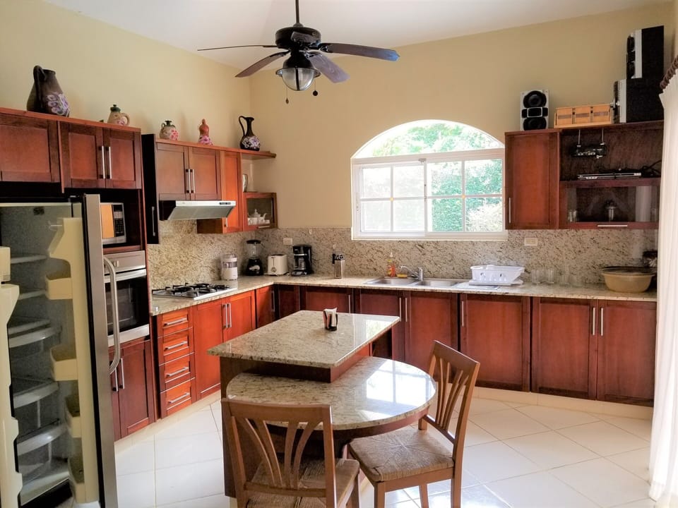 Fully stocked kitchen w/  microwave,  refrigerator, stove, oven, coffee maker, 