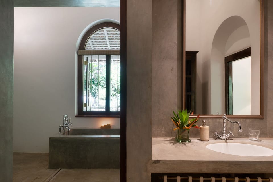 Peacock Royal | Bathroom | Free toiletries, hair dryer, bathrobes, bidet