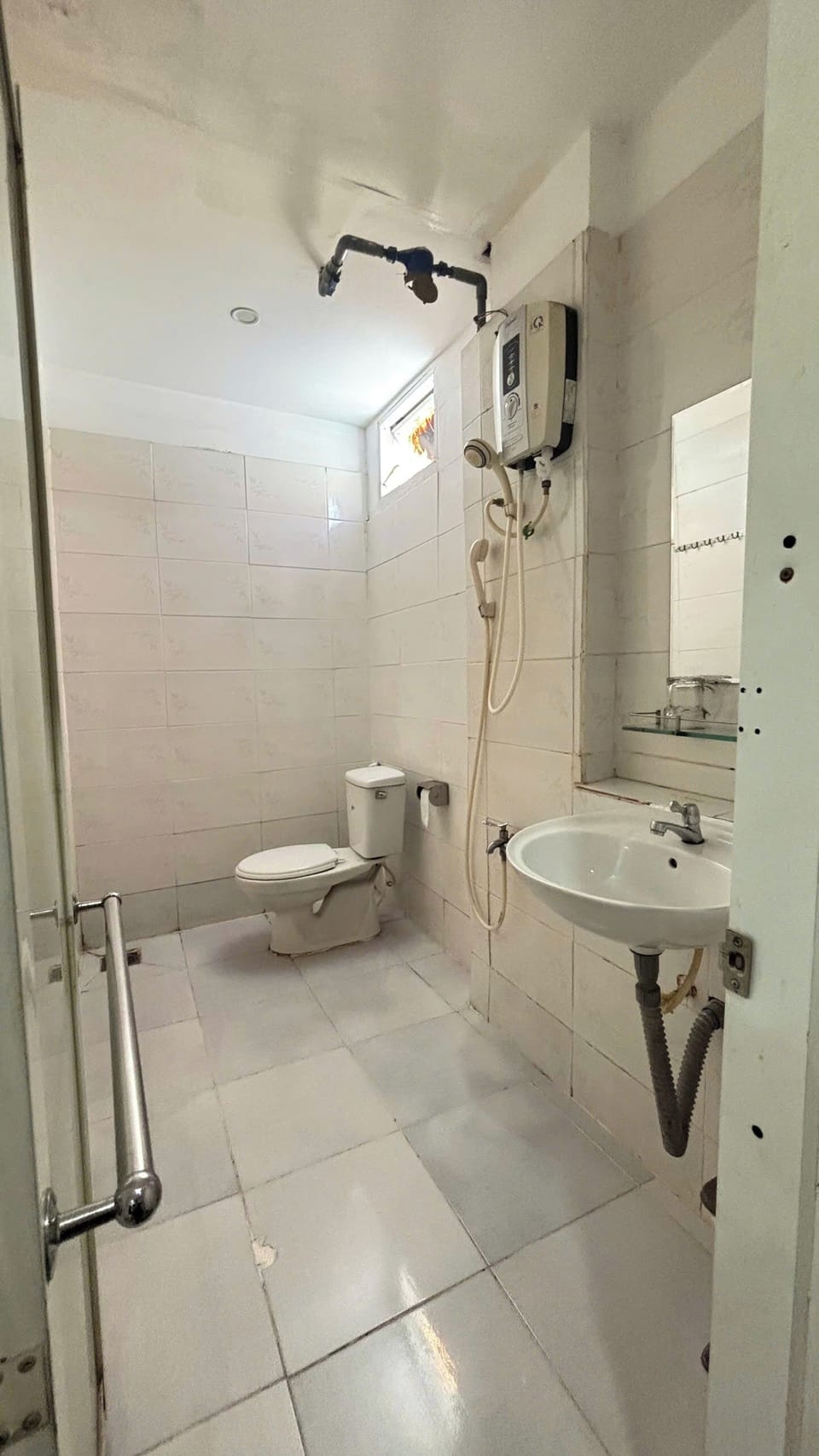 Standard Room | Bathroom | Shower, free toiletries, hair dryer, slippers