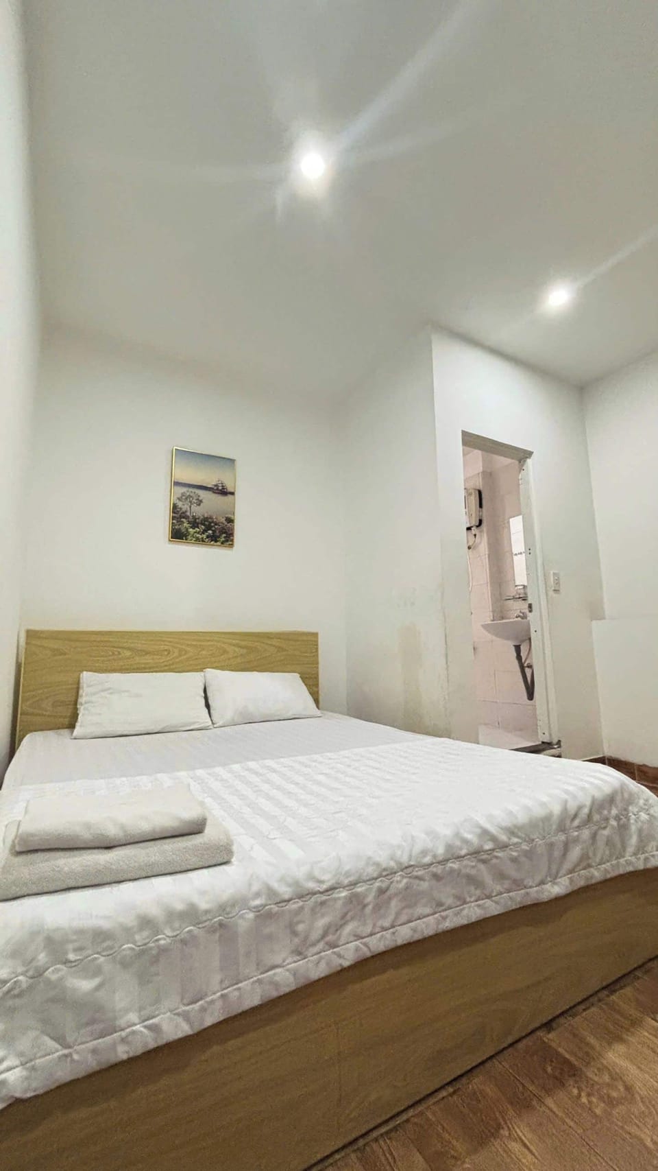 Standard Room | Minibar, desk, free WiFi, bed sheets