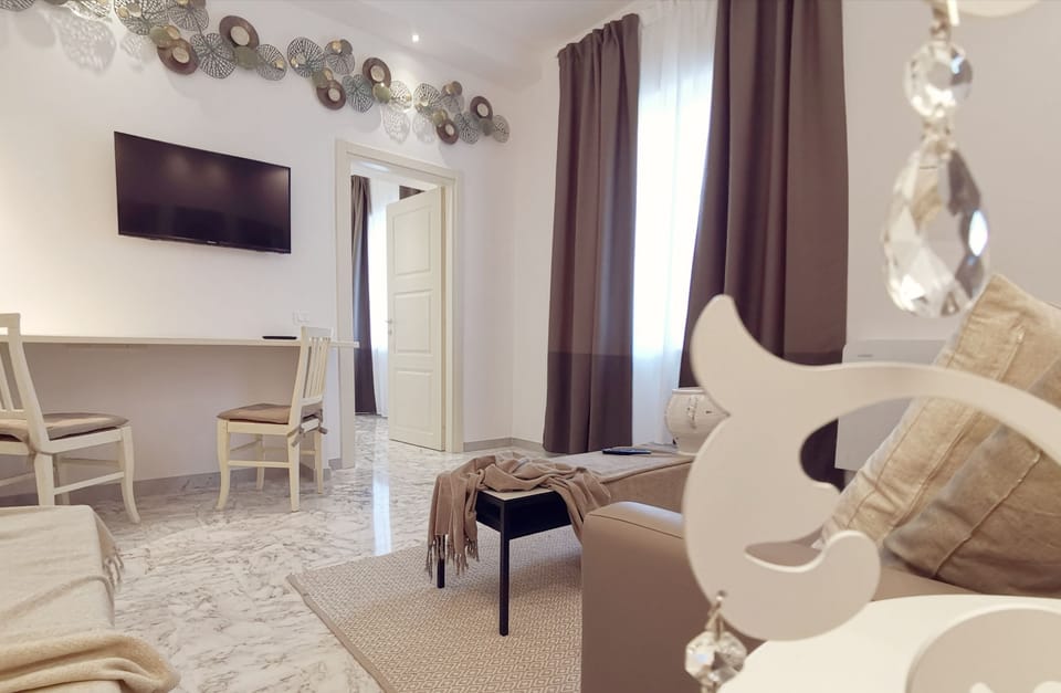 Family Room | Living area | Flat-screen TV