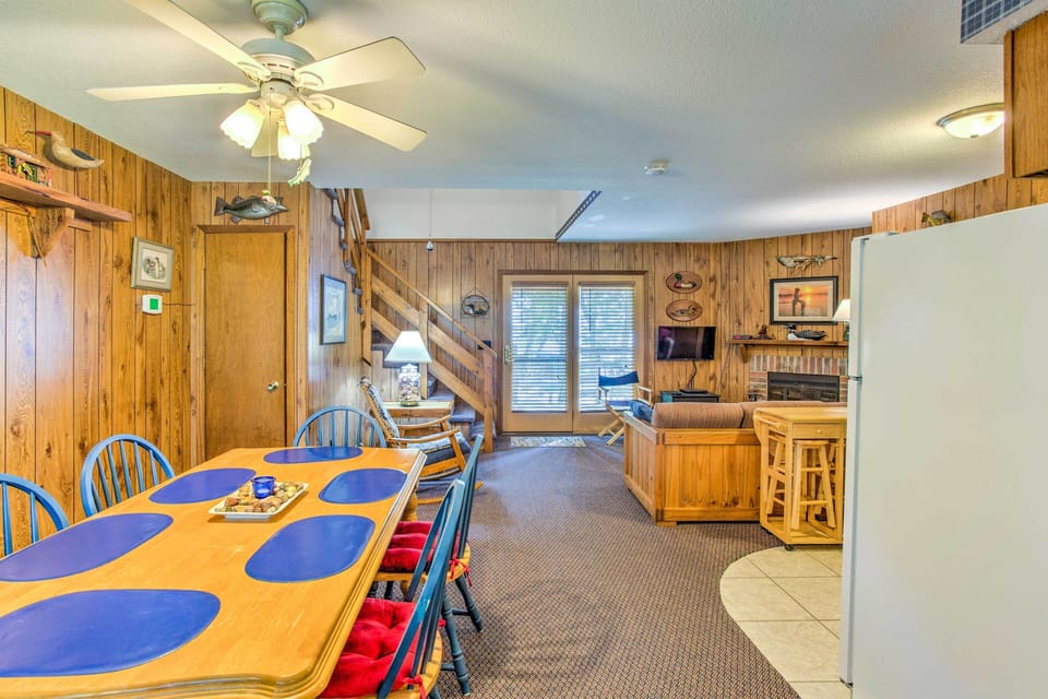 Interior | Open Floor Plan | Free WiFi