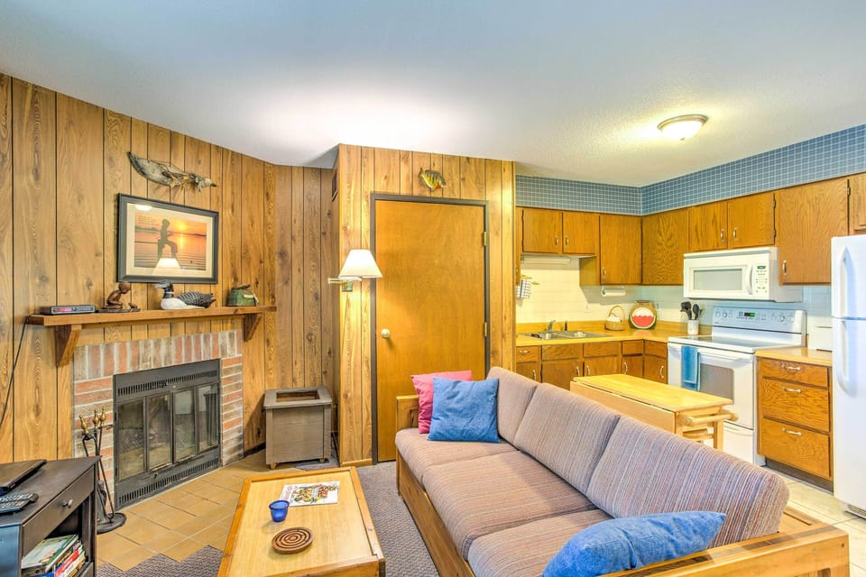 Living Room | Fireplace