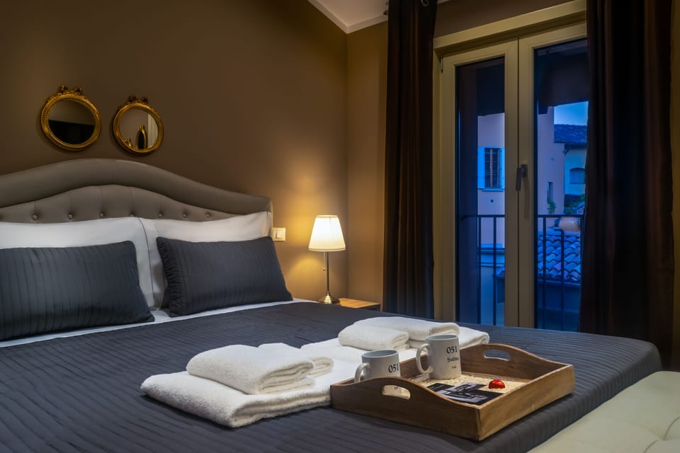 Junior Room, 1 Queen Bed, Non Smoking | Premium bedding, down comforters, memory foam beds