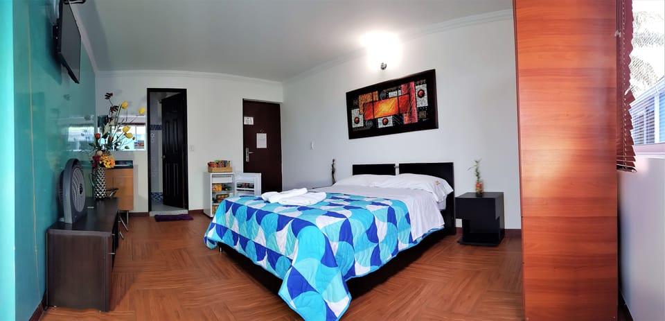 Minibar, WiFi (free), bed sheets
