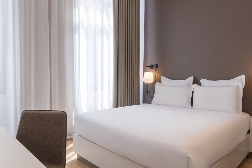 Executive Double Room, 1 Queen Bed | Premium bedding, in-room safe, individually decorated