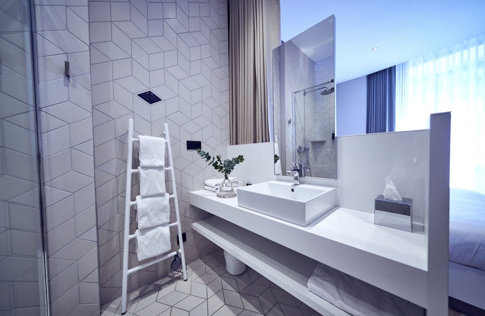 Executive Double Room, 1 Queen Bed | Premium bedding, in-room safe, desk, laptop workspace