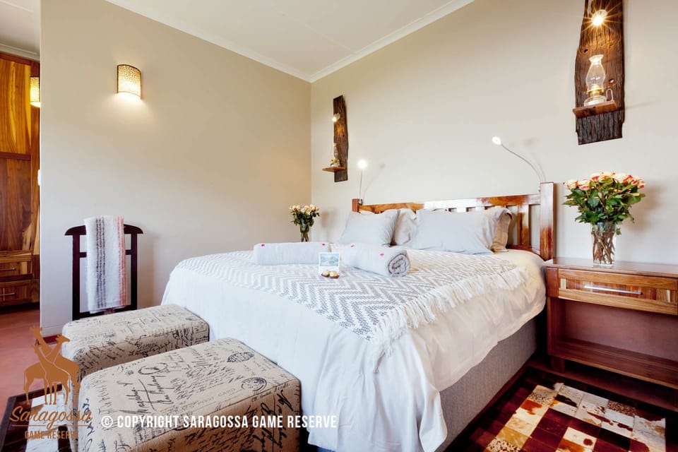 Egyptian cotton sheets, minibar, in-room safe, WiFi (free)