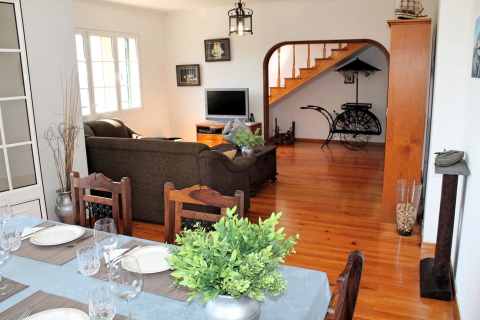 House, 3 Bedrooms, Ocean View | In-room dining