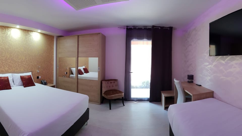 Suite, Garden View | In-room safe, desk, soundproofing, iron/ironing board