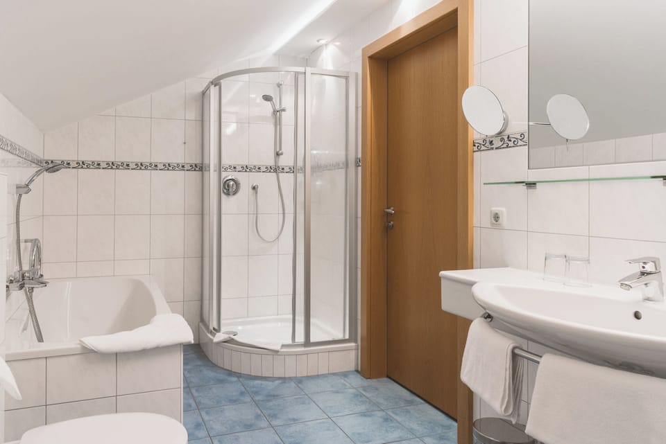 Family Quadruple Room, 1 Bedroom, Non Smoking, Valley View | Bathroom | Shower, hair dryer, towels
