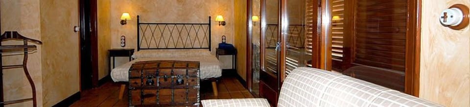 Double Room | Premium bedding, desk, iron/ironing board, free cribs/infant beds