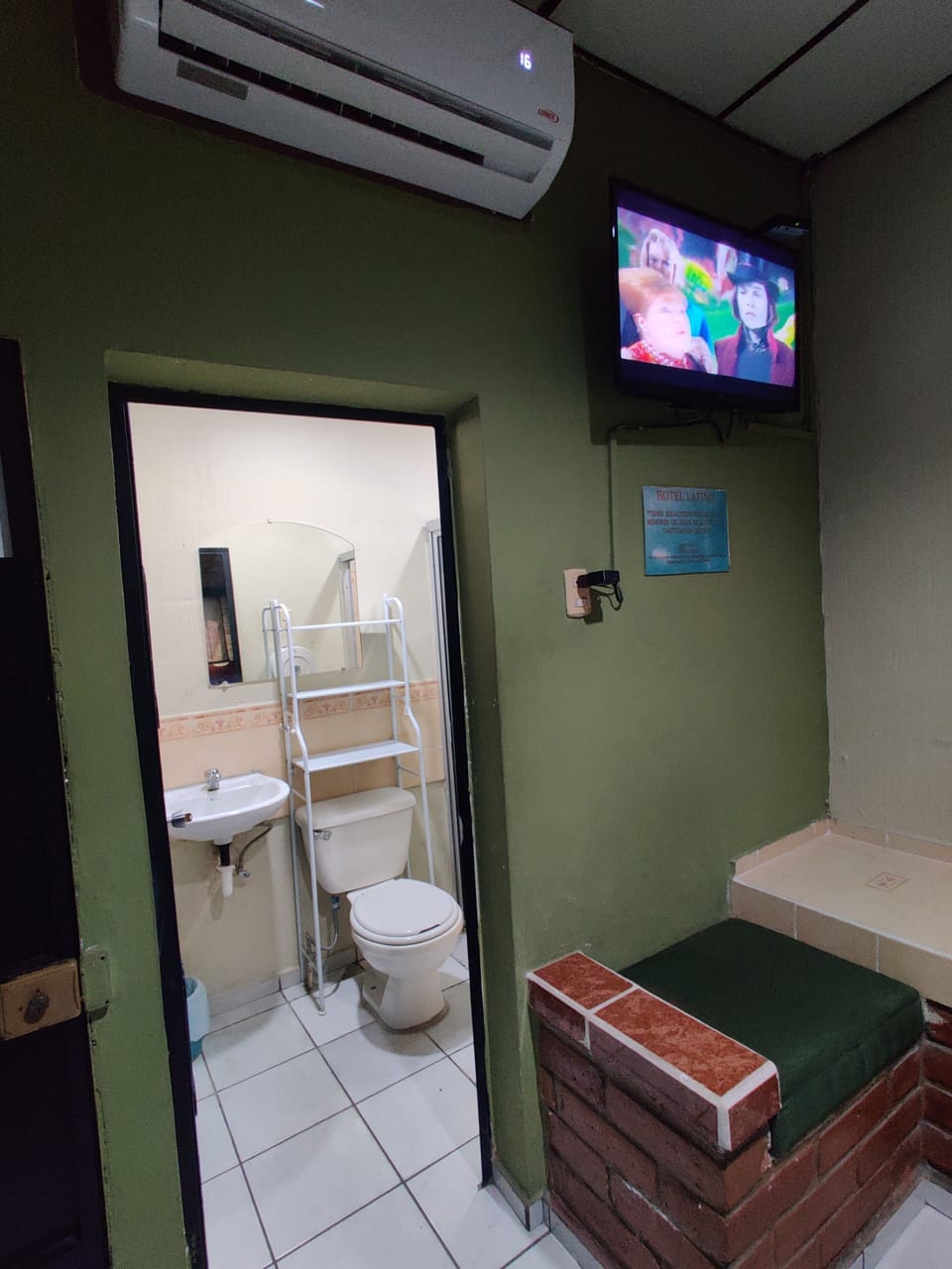 Basic Room | Laptop workspace, WiFi (free), bed sheets