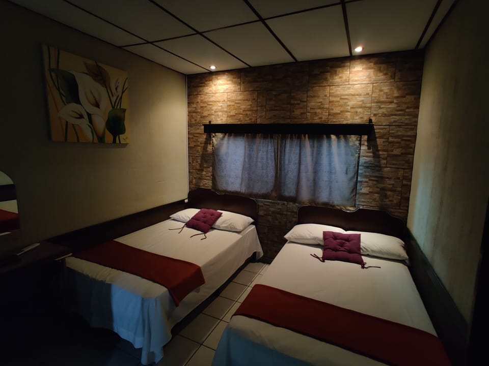 Basic Room | Laptop workspace, WiFi (free), bed sheets