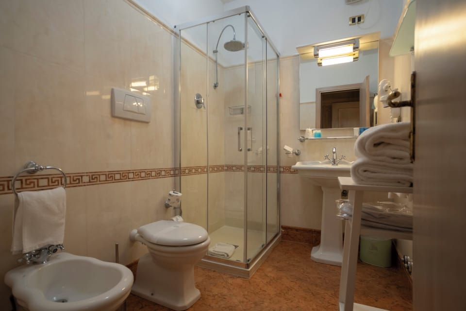 Junior Room, 1 Queen Bed | Bathroom | Shower, hair dryer, slippers, bidet