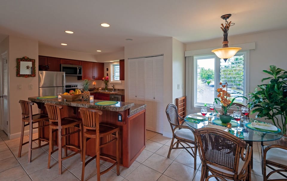 Alii Kai 5301 | Princeville condos | Kauai Vacation Rentals 11 - Alii Kai 5301 | Princeville condos | Kauai Vacation Rentals | Kitchen and dining area