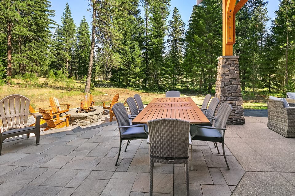 Rose All Day in Suncadia Resort - Outdoor dining just outside the great room.