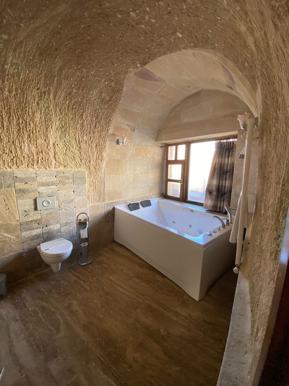 Balayi Suit Jakuzili 4 | Bathroom | Free toiletries, hair dryer, slippers, towels
