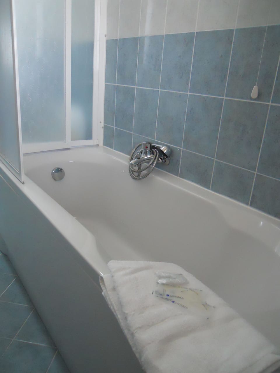 Standard Double Room | Bathroom | Free toiletries, hair dryer, bathrobes, bidet