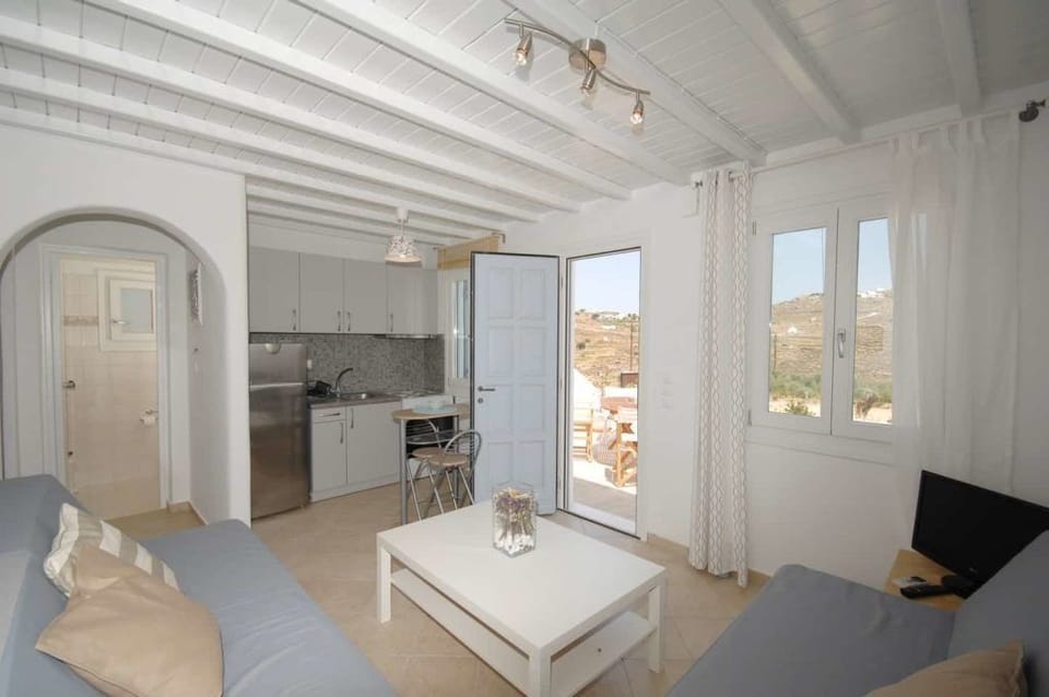 Apartment, 2 Bedrooms | Private kitchen | Fridge, stovetop, electric kettle, toaster