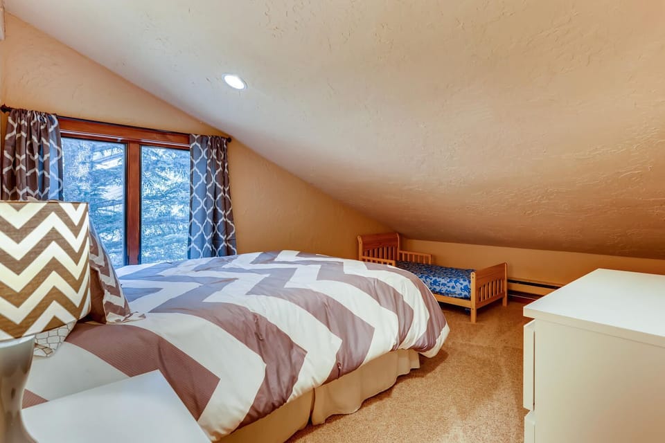 Bonus Room with half wall and full bed (5th bedroom)