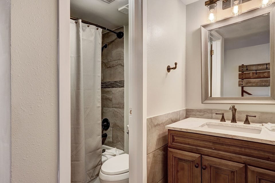 Lockoff Bathroom