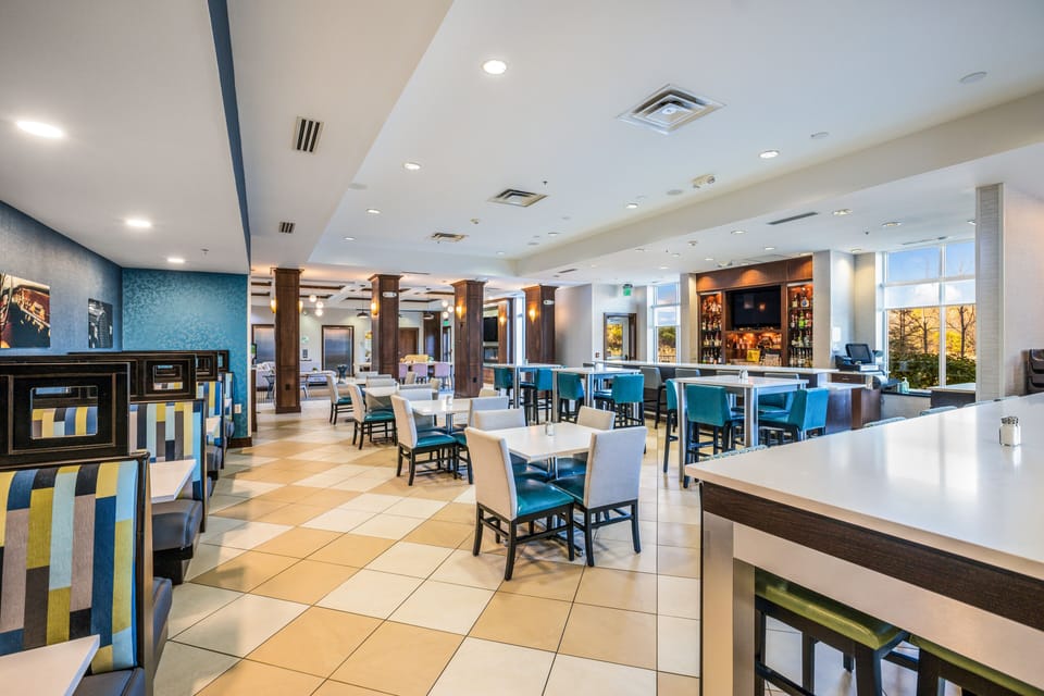 Breakfast and dinner served