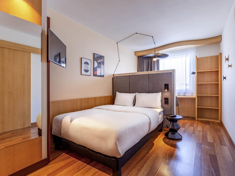 Standard Room, 1 Double Bed | Hypo-allergenic bedding available, desk, laptop workspace, soundproofing