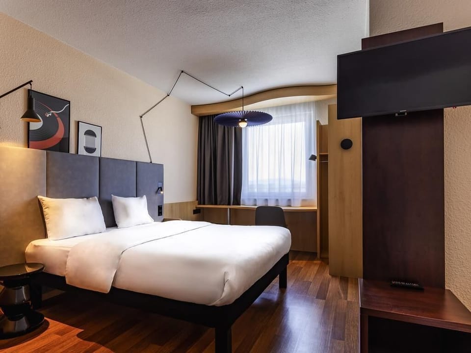 Room, 1 Double Bed with Sofa bed | Hypo-allergenic bedding, desk, laptop workspace, soundproofing