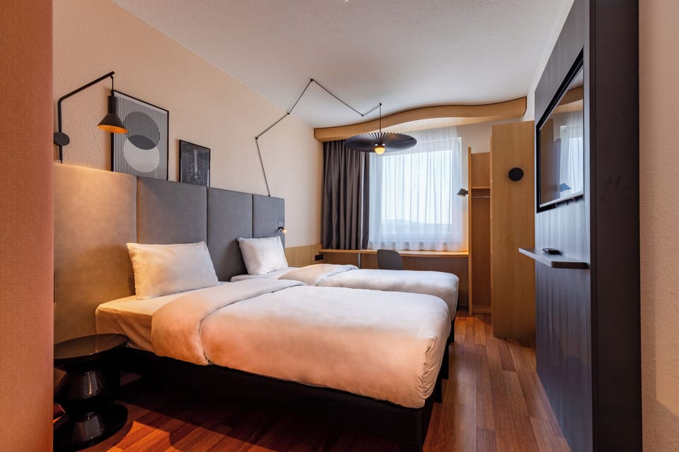 Standard Room, 2 Twin Beds | Hypo-allergenic bedding, desk, laptop workspace, soundproofing