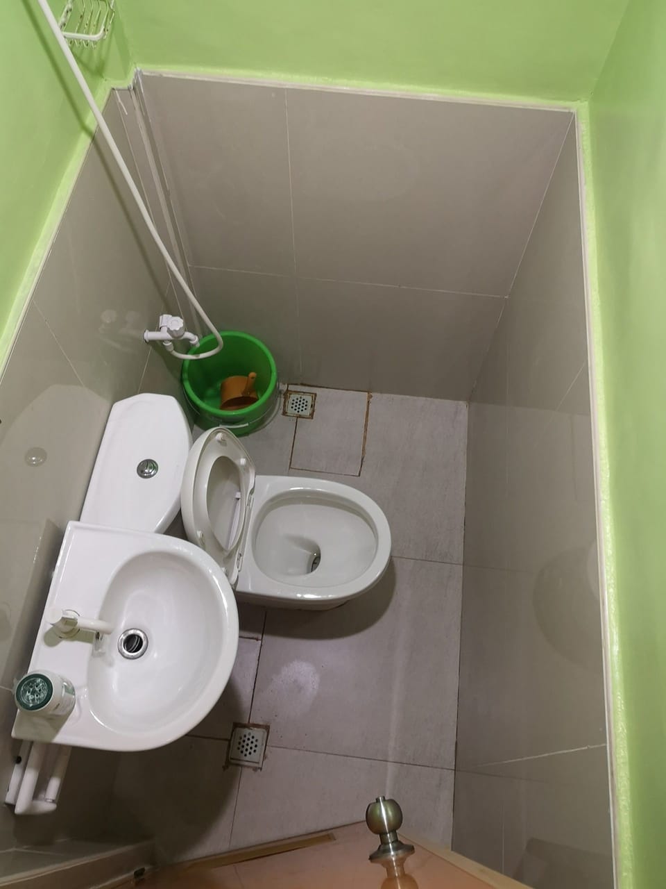 Traditional Room, 1 Double Bed, Balcony, City View | Bathroom | Shower, towels
