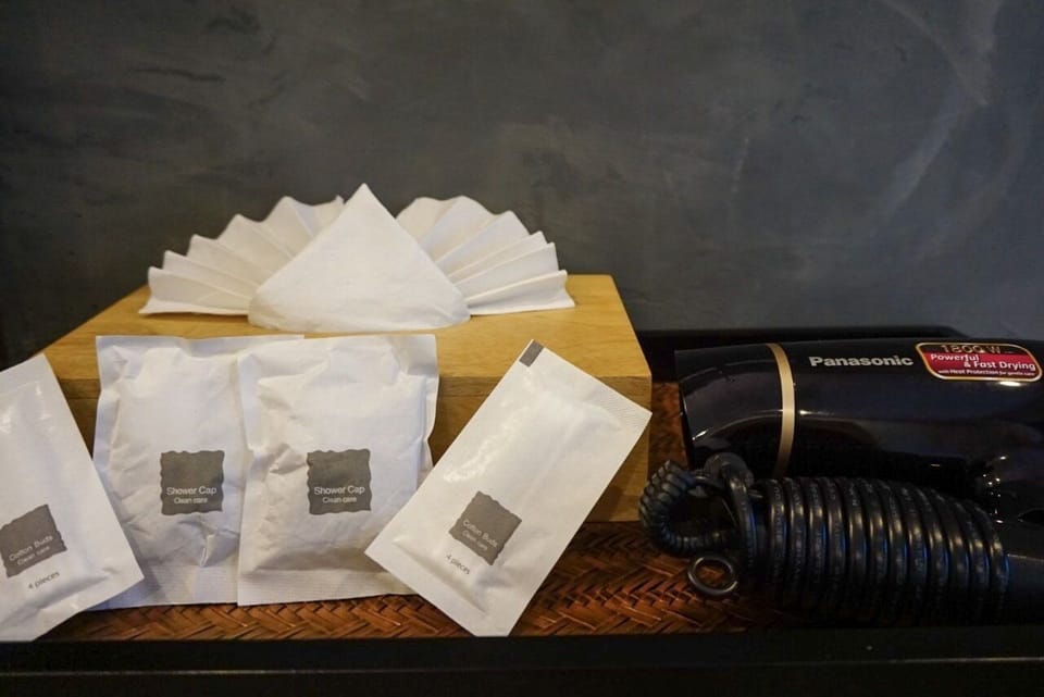 Shower, free toiletries, hair dryer, towels