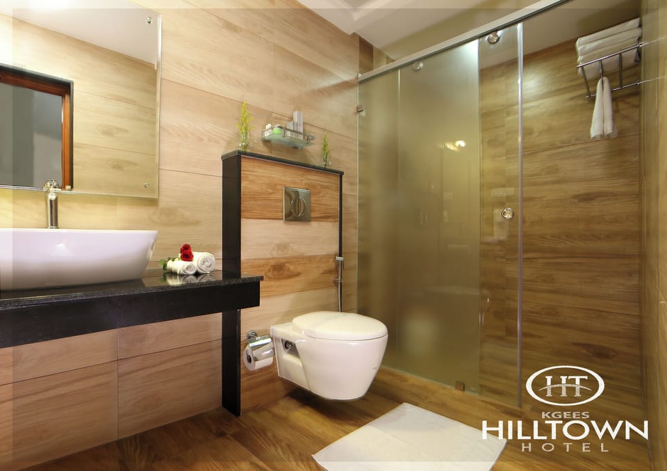 Luxury Suite, AC, 1 King Bed, Non Smoking  | Bathroom | Shower, rainfall showerhead, free toiletries, slippers