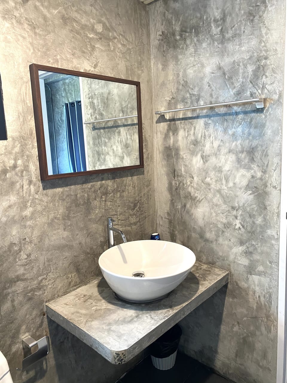 Classic Room | Bathroom | Shower, free toiletries, towels