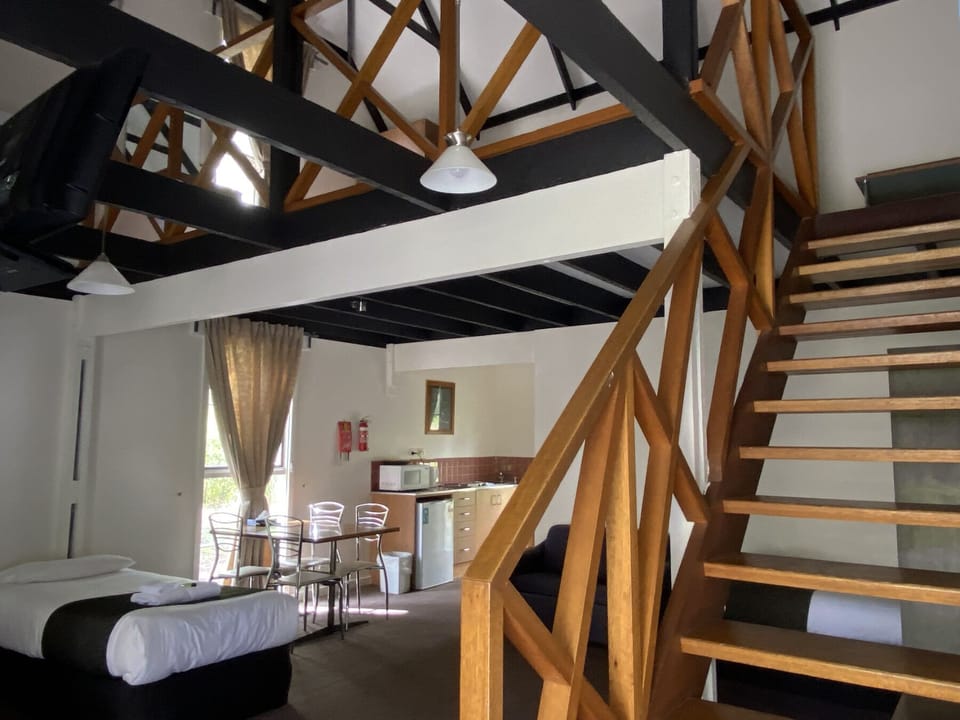 Loft, 2 Bedrooms, Jetted Tub | Living area | Flat-screen TV