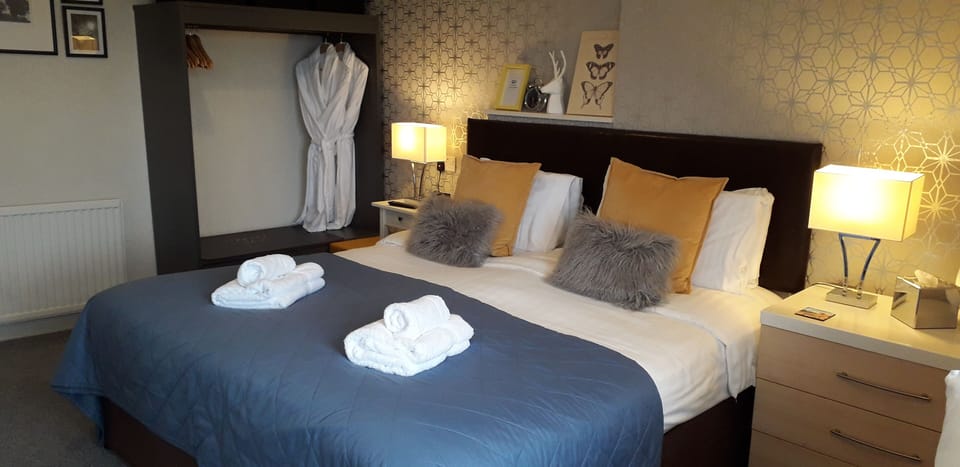 Suite, Ensuite ( 2 Adults & 1 Child)