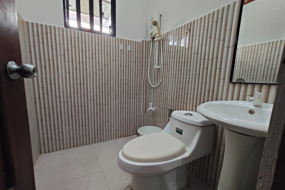 Family Room for 10 | Bathroom | Shower, rainfall showerhead, free toiletries, slippers