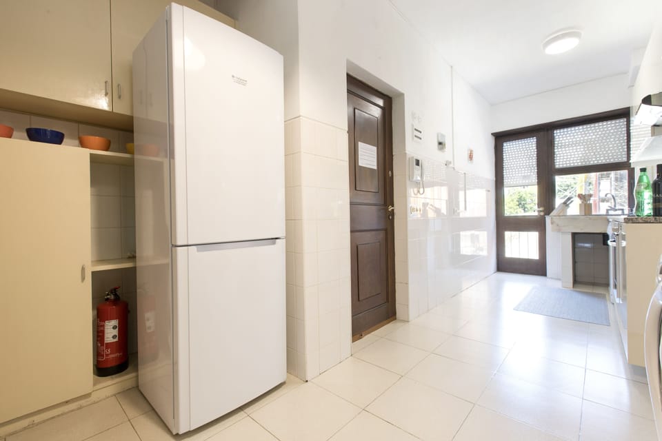 Comfort Apartment, 5 Bedrooms, Balcony, City View | Private kitchen | Fridge, microwave, oven, stovetop