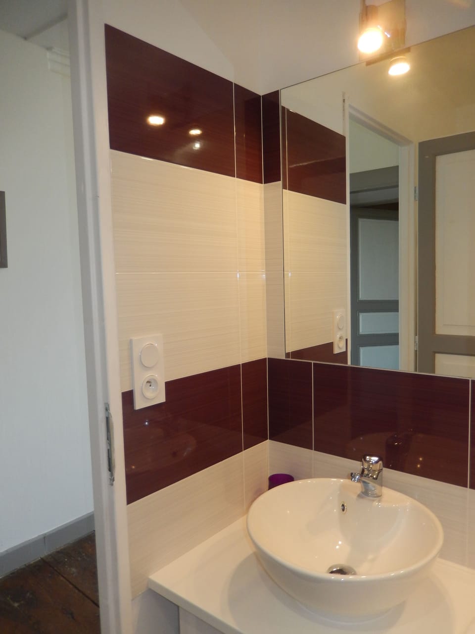 Deluxe Room, 1 Queen Bed, Park View | Bathroom sink