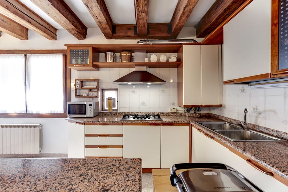 Apartment, 3 Bedrooms | Private kitchen | Fridge, microwave, oven, stovetop