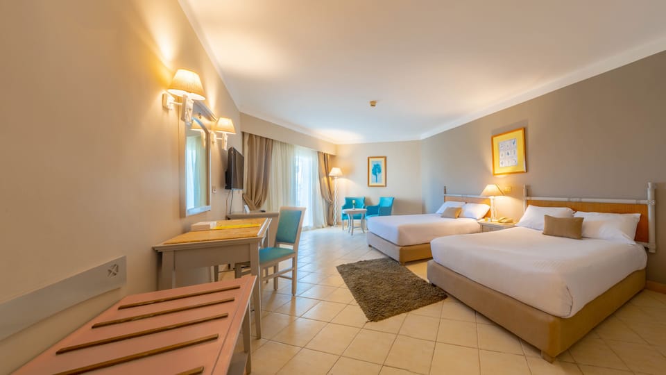 Egyptian cotton sheets, in-room safe, desk, laptop workspace