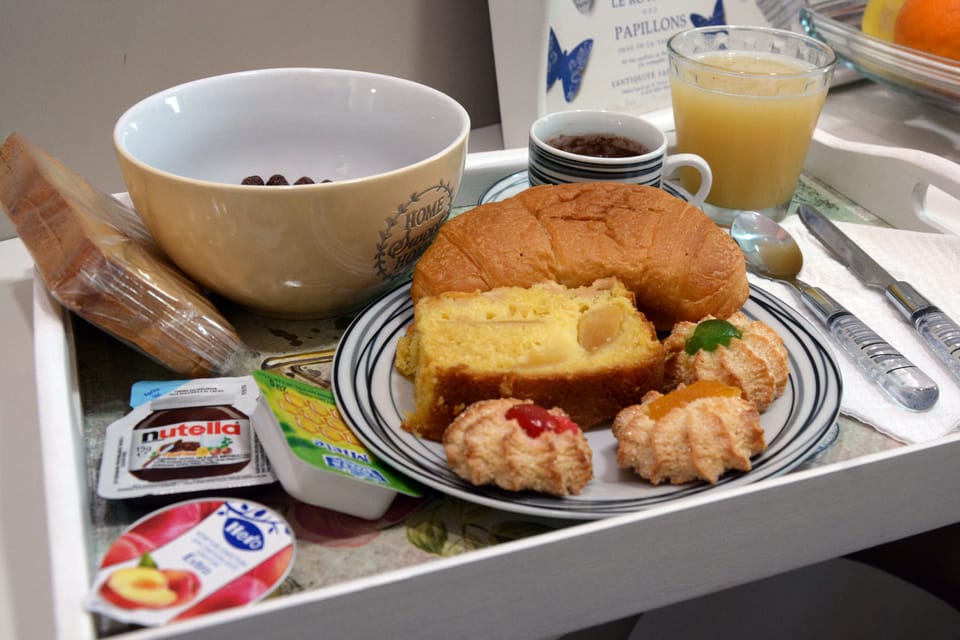 Free daily self-serve breakfast