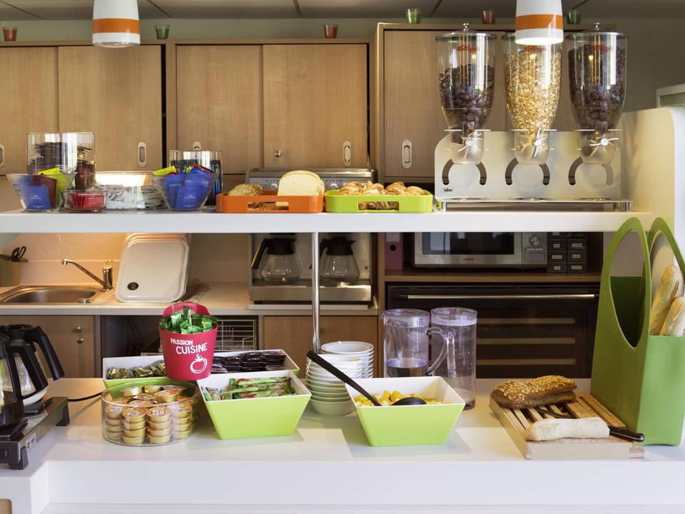 Daily continental breakfast (EUR 8.90 per person)