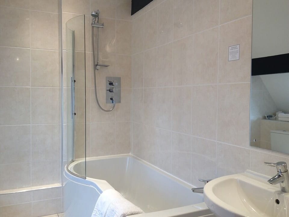 Triple Room, Ensuite | Bathroom | Towels