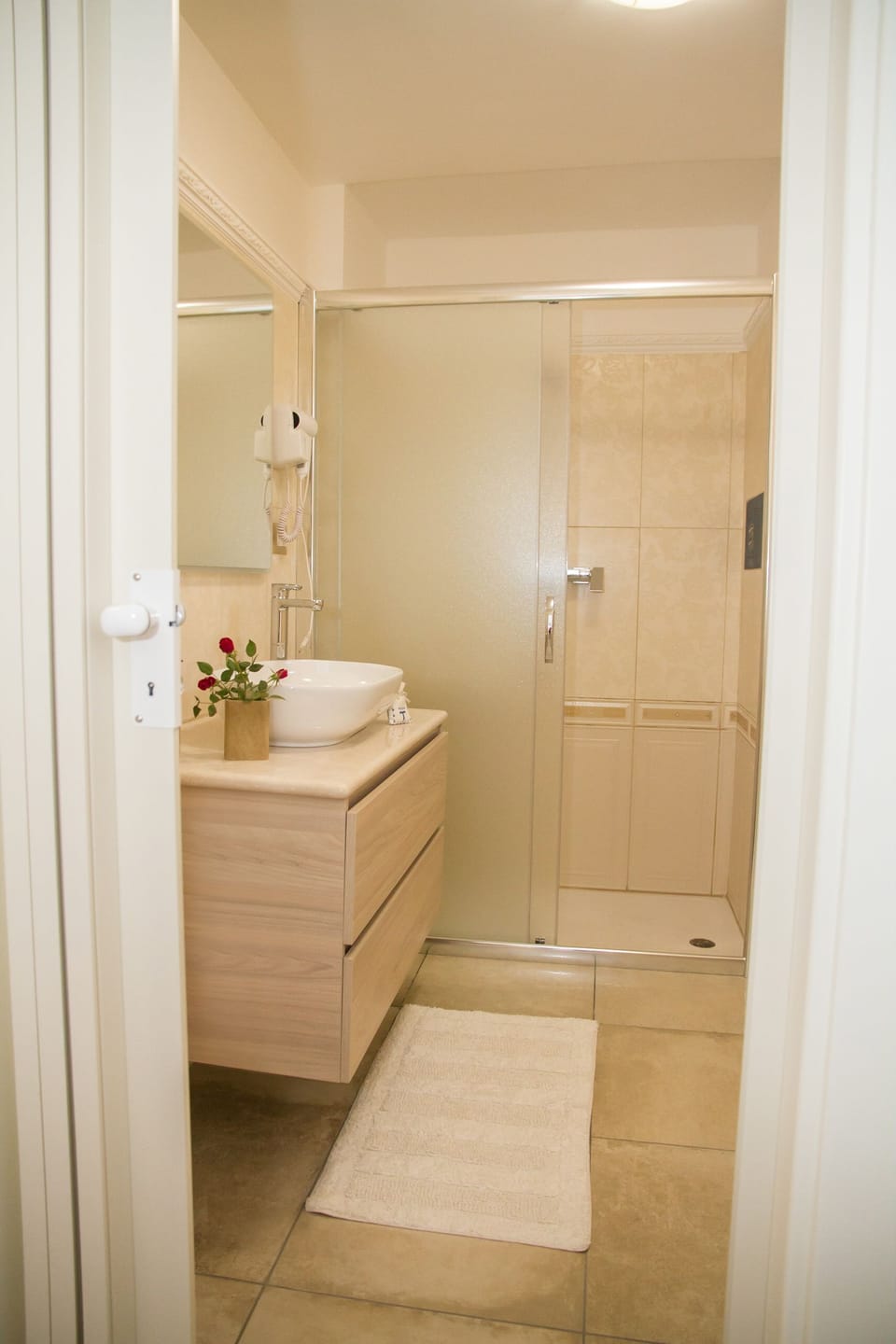 Classic Quadruple Room, Non Smoking | Bathroom | Shower, rainfall showerhead, hair dryer, bathrobes