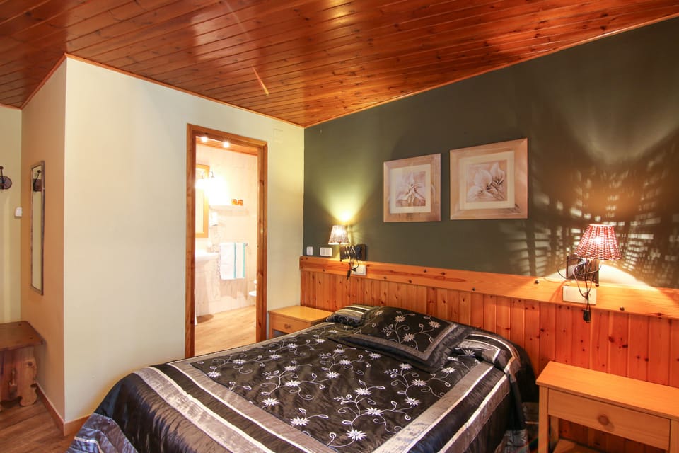 Double Room | Soundproofing, free WiFi, bed sheets