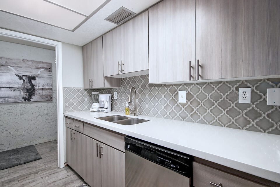 Kitchen with lots of cabinets